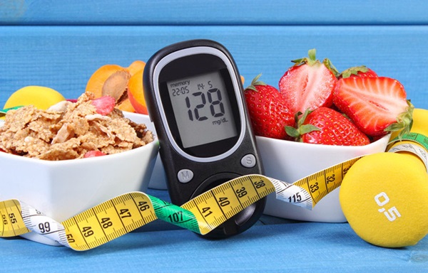 Điều chỉnh chế độ ăn uống khoa học và tránh ăn những thực phẩm chứa đường 