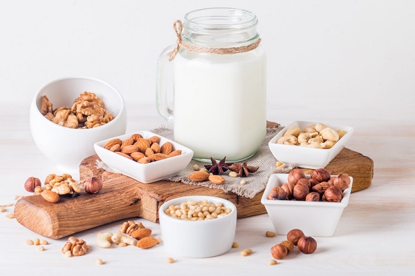 Uống sữa hạt có thể tăng cân và bạn cần sử dụng đúng cách để duy trì vóc dáng
