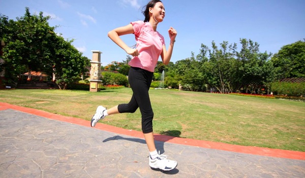 Tăng cường vận động giúp cơ thể có thể hấp thụ canxi tốt hơn